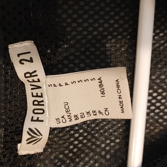 Forever 21 Black Camo Cropped Quarter Zip Wind Jacket With Hood Size Small - Picture 4 of 5